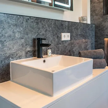 Crest - Riverside Lofts Mit Parken I Balkon I Kueche I Regendusche Passau Exterior photo