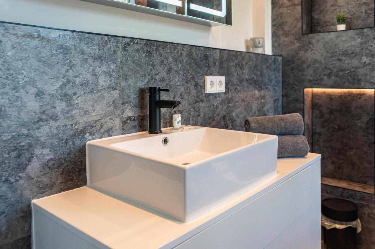 Apartment Crest - Riverside Lofts Mit Parken I Balkon I Kueche I Regendusche Passau