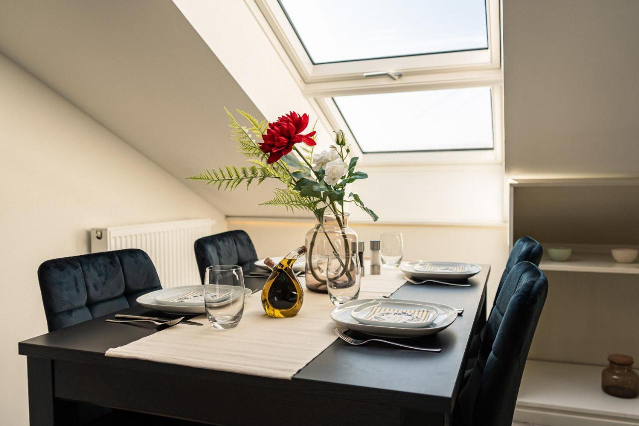 Crest - Riverside Lofts Mit Parken I Balkon I Kueche I Regendusche