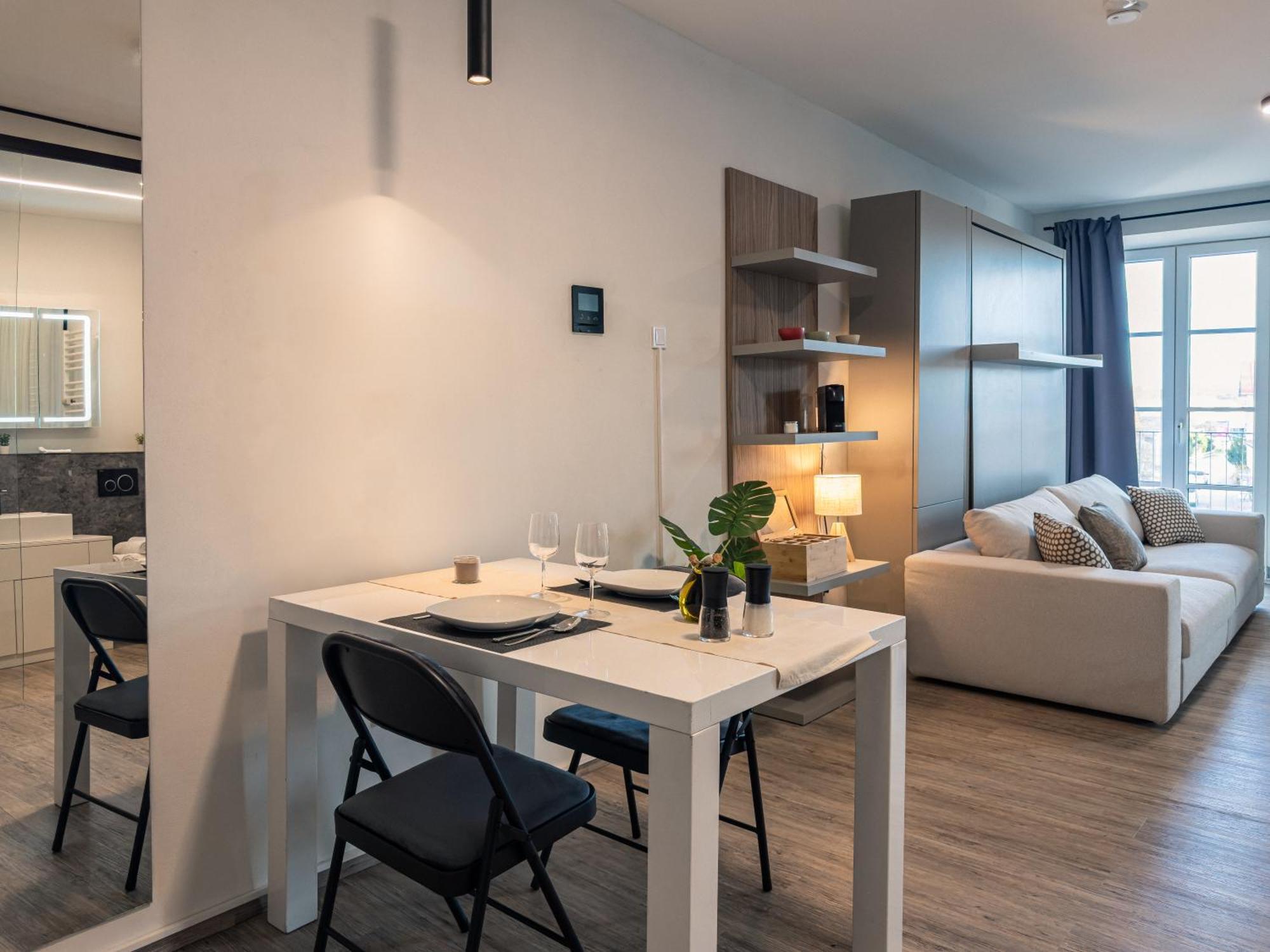 Apartment Crest - Riverside Lofts Mit Parken I Balkon I Kueche I Regendusche