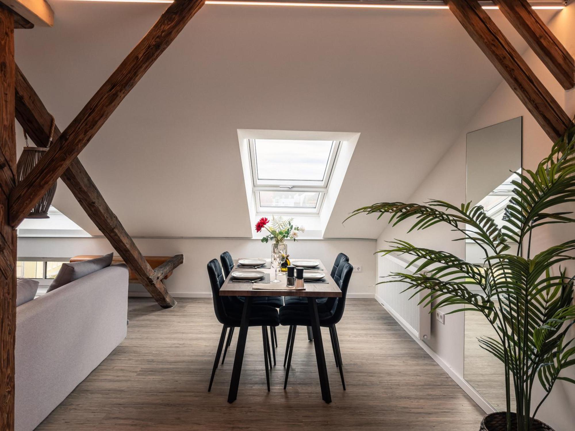 Crest - Riverside Lofts Mit Parken I Balkon I Kueche I Regendusche