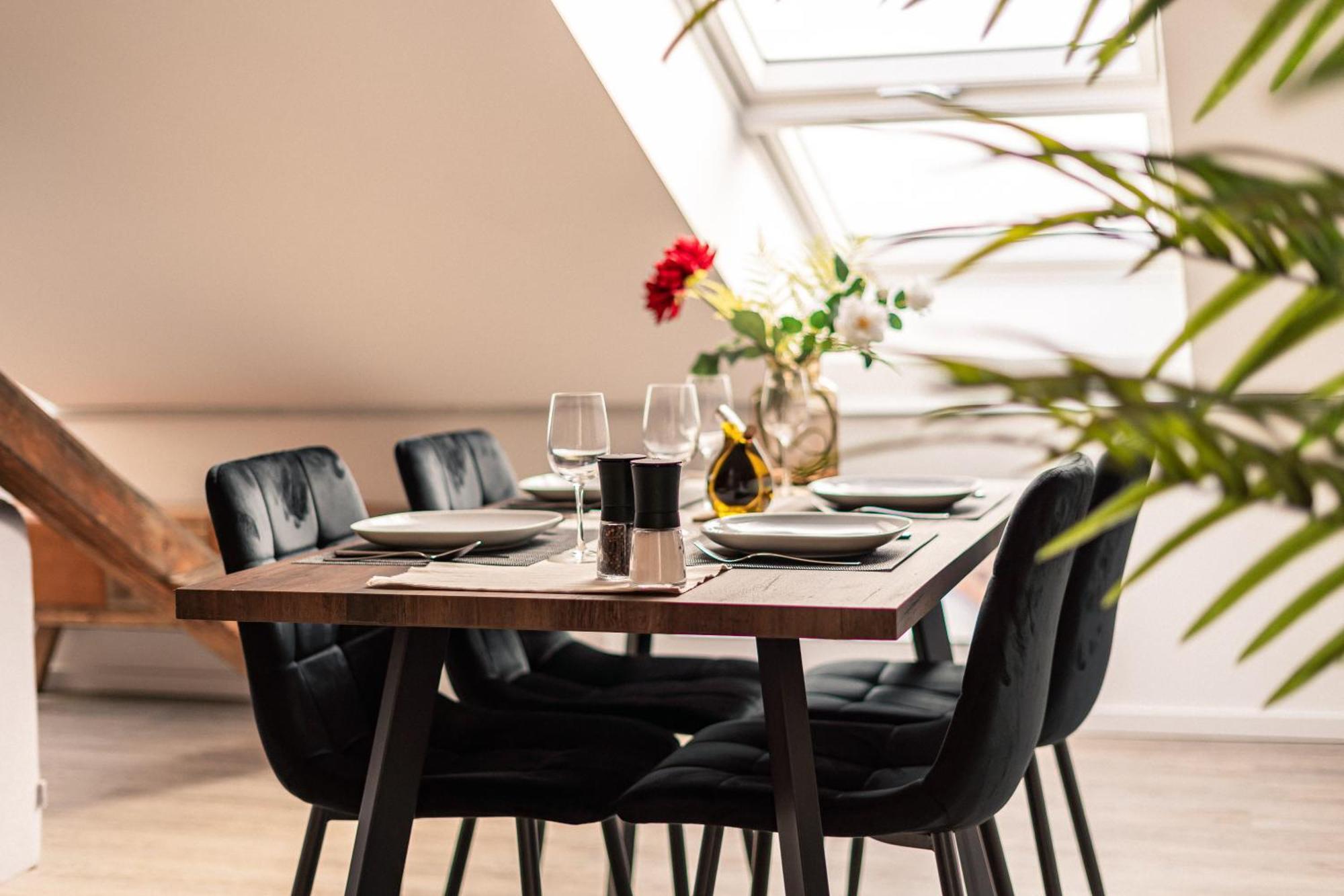 Crest - Riverside Lofts Mit Parken I Balkon I Kueche I Regendusche