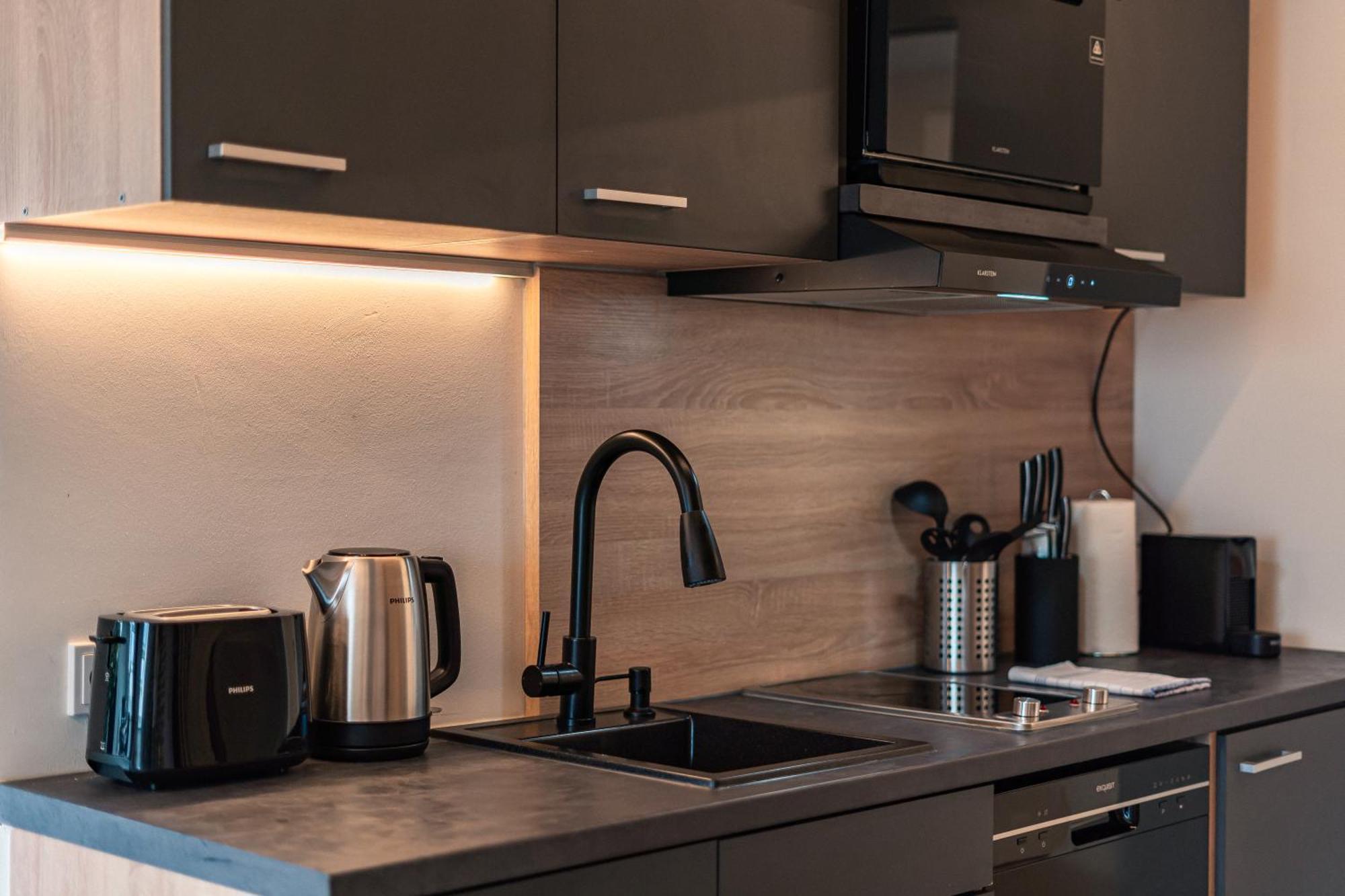 Apartment Crest - Riverside Lofts Mit Parken I Balkon I Kueche I Regendusche *